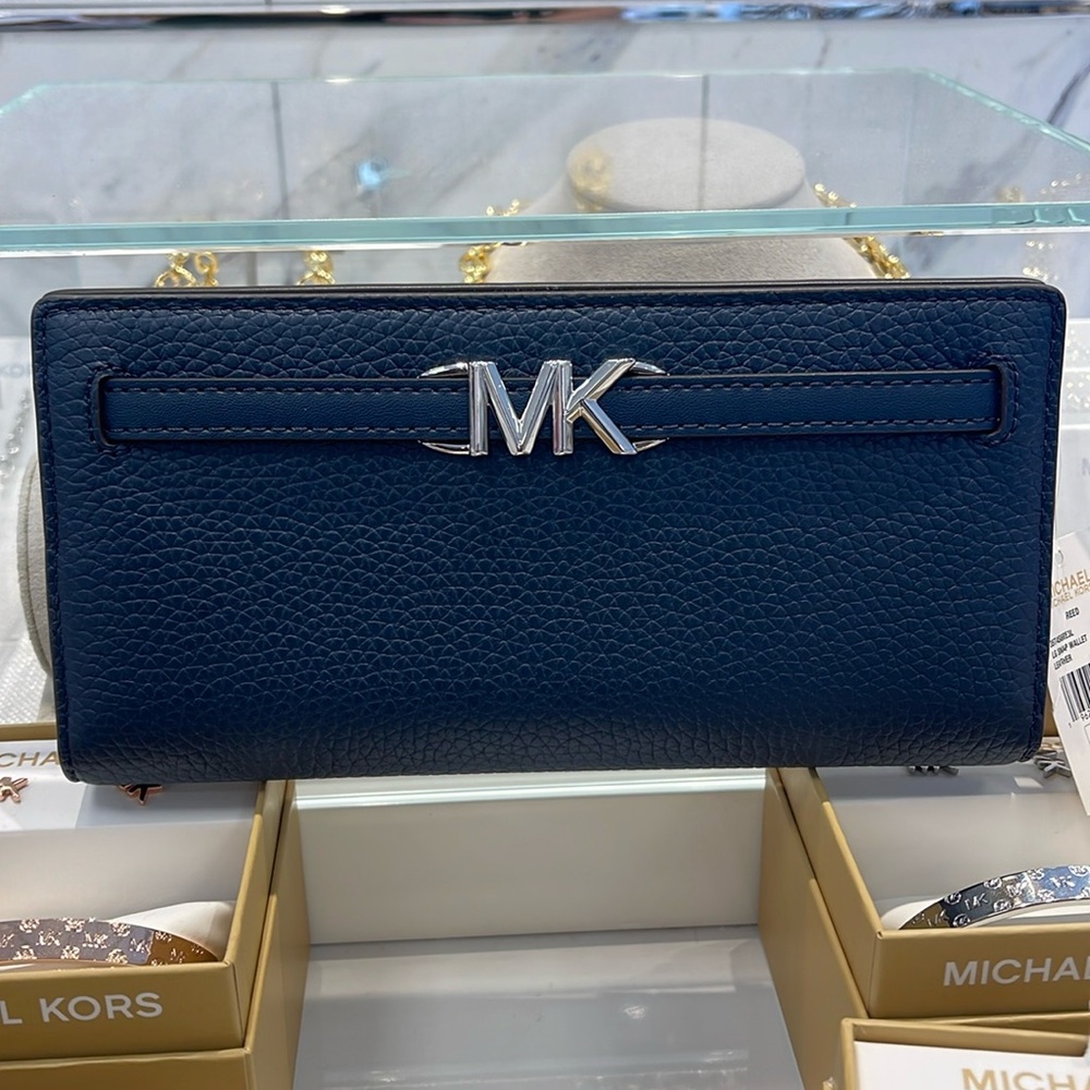 Michael Kors Reed Large Bifold Pebbled Leather Snap Wallet Card Case 
Navy 
NWT